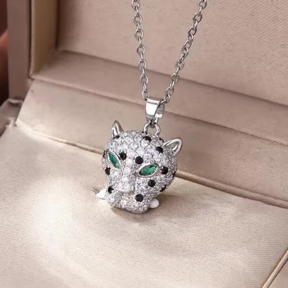 Panthere Silver Green Eyes Pendant Necklace